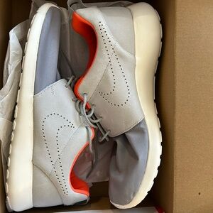 Brand New! Nike Roshe One Premium Pure Platinum Men's Size 10